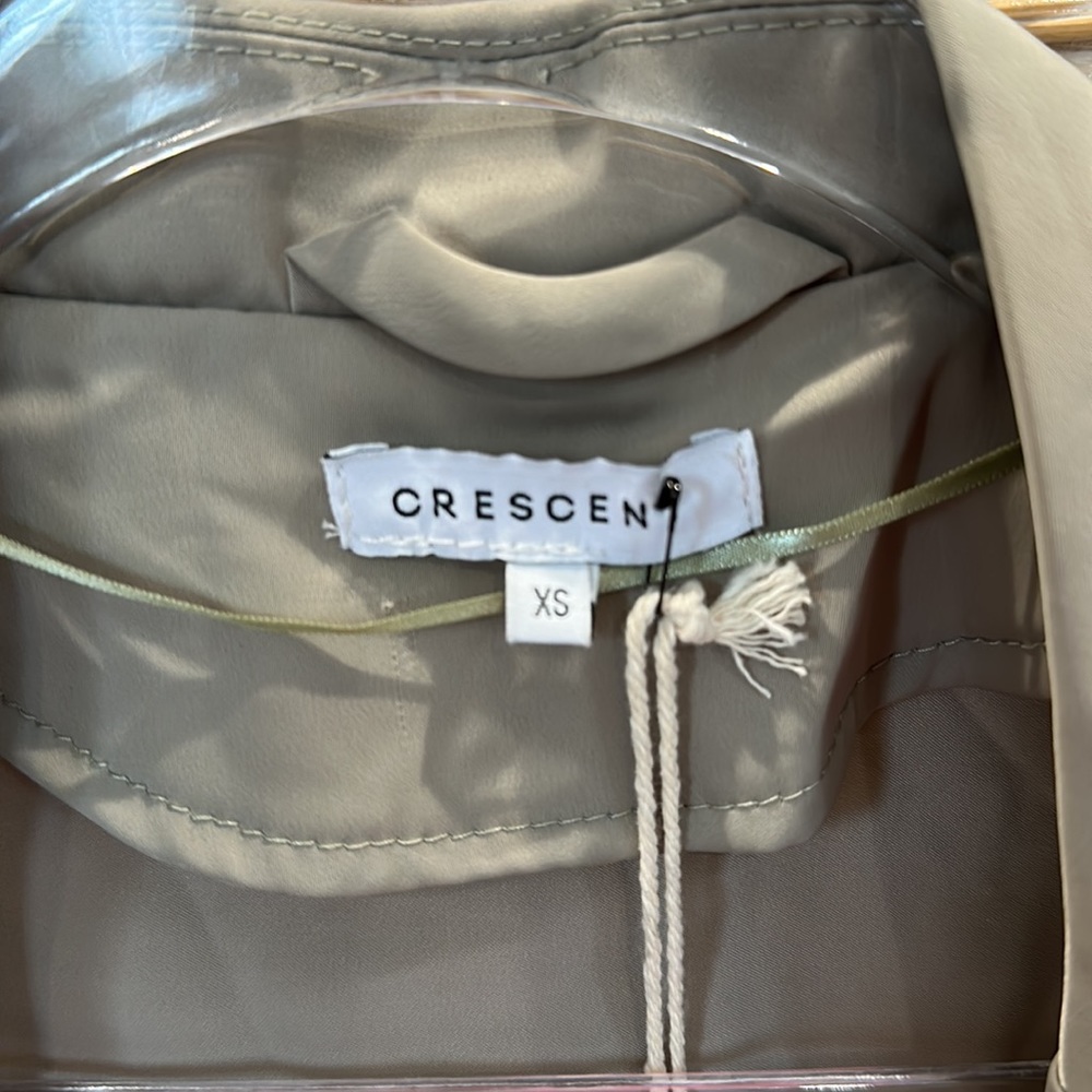 Crescent Sage Cropped Blazer - Picture 9 of 11